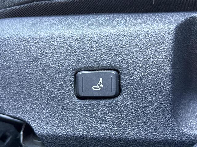 Toyota COROLLA Touring Sports 1.8 Hybrid Dynamic **APPLE CARPLAY/ STOELVERWARMING/ KEYLESS/ 36 MAANDEN GARANTIE**