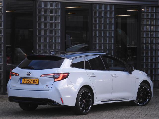 Toyota COROLLA 2.0 HYBRID GR-SPORT PLUS/ JBL/ HEAD-UP/ TWO-TONE