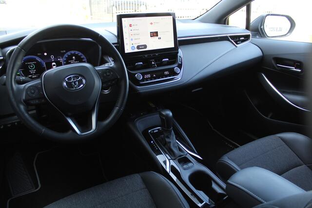 Toyota COROLLA Touring Sports 1.8 Hybrid 140 Dynamic Plus | Rijklaar | Trekhaak | El. achterklep | Stoel-/stuurverw. | Navi | LED | Apple/Android | Parkeersens. v+a