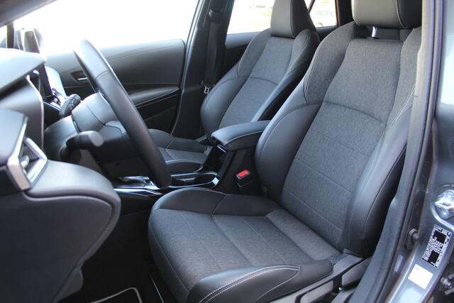 Toyota COROLLA Touring Sports 1.8 Hybrid 140 Dynamic Plus | Rijklaar | Trekhaak | El. achterklep | Stoel-/stuurverw. | Navi | LED | Apple/Android | Parkeersens. v+a