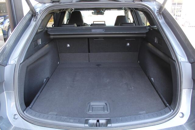 Toyota COROLLA Touring Sports 1.8 Hybrid 140 Dynamic Plus | Rijklaar | Trekhaak | El. achterklep | Stoel-/stuurverw. | Navi | LED | Apple/Android | Parkeersens. v+a