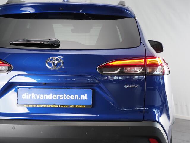 Toyota COROLLA Cross Hybrid 140 Style | Dodehoekdetectie | Toyota Safety Sense 3 | Voorstoelen- en Stuurwiel Verwarmd | Apple CarPlay/ Android Auto | Adaptive Cruise Control | Achteruitrijcamera | Draadloos Telefoonlader