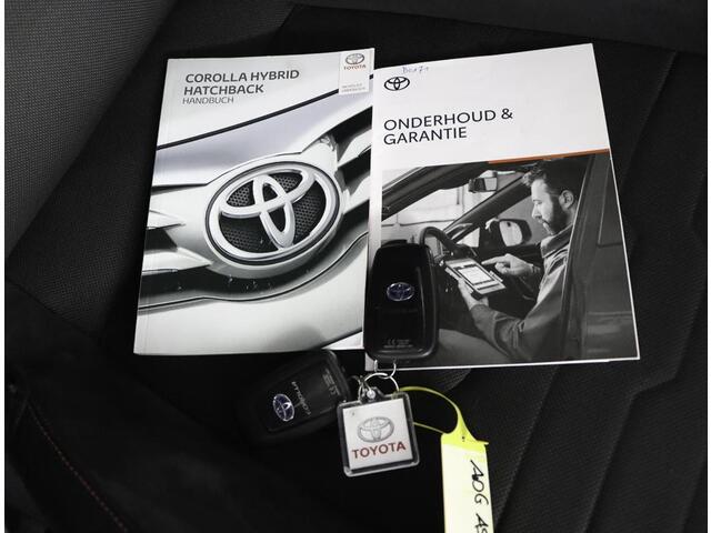 Toyota COROLLA Touring Sports 2.0 Hybrid Executive | Stoelverwarming | Trekhaak | Navigatie |