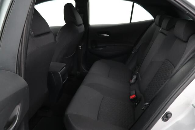 Toyota COROLLA 1.8 Hybrid Business | Carplay | Camera | Adaptive cruise | Full LED | DAB | Climate control | Bluetooth