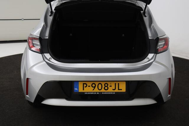 Toyota COROLLA 1.8 Hybrid Business | Carplay | Camera | Adaptive cruise | Full LED | DAB | Climate control | Bluetooth