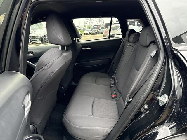 Toyota COROLLA Cross Hybrid 200 Dynamic **NAVIGATIE/ STOEL EN STUURWIELVERWARMING/ PARKEERSENSOREN VOOR EN ACHTER/ 36 MAANDEN GARANTIE**