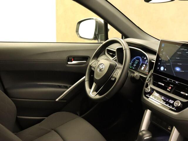 Toyota COROLLA Cross Hybrid 140 Dynamic - ORIGINEEL NEDERLANDSE AUTO - NAVIGATIE - 18 INCH LICHT METALEN VELGEN - KEYLESS ENTRY/ START - CLIMATE CONTROL - THUISKOMER RESERVEWIEL - ADAPTIEVE CRUISE CONTROL - ACHTERUITRIJCAMERA