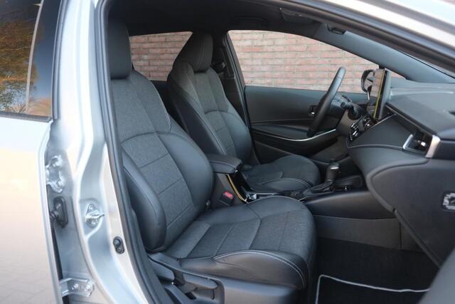 Toyota COROLLA 1.8 Hybrid 140pk CVT Touring Sports First Edition | Climate | Adaptive Cruise | Keyless | Camera | PDC | Elektrische Achterklep | Winter Pakket