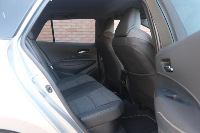 Toyota COROLLA 1.8 Hybrid 140pk CVT Touring Sports First Edition | Climate | Adaptive Cruise | Keyless | Camera | PDC | Elektrische Achterklep | Winter Pakket