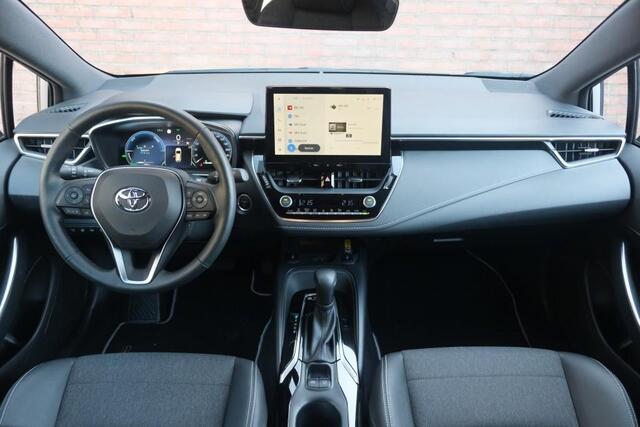 Toyota COROLLA 1.8 Hybrid 140pk CVT Touring Sports First Edition | Climate | Adaptive Cruise | Keyless | Camera | PDC | Elektrische Achterklep | Winter Pakket