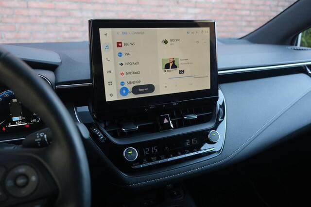 Toyota COROLLA 1.8 Hybrid 140pk CVT Touring Sports First Edition | Climate | Adaptive Cruise | Keyless | Camera | PDC | Elektrische Achterklep | Winter Pakket