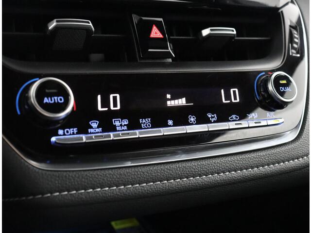 Toyota COROLLA Touring Sports 1.8 Hybrid Business Intro | Parkeer sensoren voor + achter | Navigatie | Stoelverwarming |