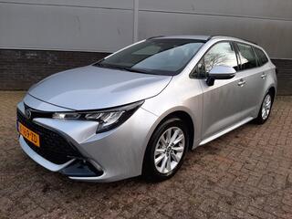 toyota-corolla-touring-sports-hybri