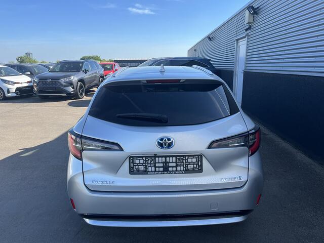 Toyota COROLLA Touring Sports 1.8 Hybrid Style Stoelverwarming, Achteruitrij camera, Elektr. bedienbare achterklep, Draadloze telefoonlader, Apple carplay en/of Android auto, LMV, Privacy glass