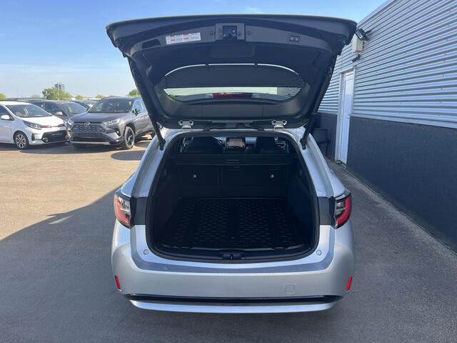 Toyota COROLLA Touring Sports 1.8 Hybrid Style Stoelverwarming, Achteruitrij camera, Elektr. bedienbare achterklep, Draadloze telefoonlader, Apple carplay en/of Android auto, LMV, Privacy glass