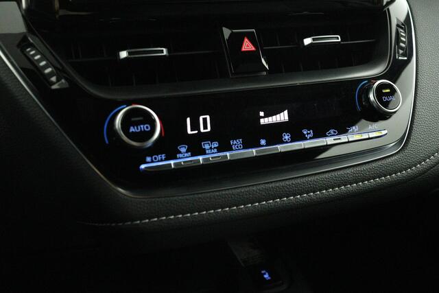 Toyota COROLLA Touring Sports 2.0 Hybrid Business Plus | Apple Carplay/Android Auto | Parkeersensoren | Trekhaak | Stoelverwarming |