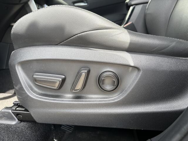 Toyota COROLLA Cross 2.0 High Power Hybrid Launch Edition / Adaptieve Cruise Contol / Stoelverwarming / Lederen Bekleding / Airco / Apple Carplay/Android Auto / Elektrisch glazen panorama-dak /