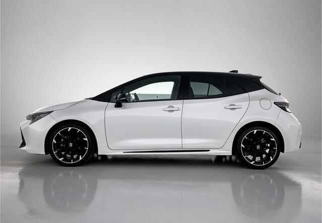 Toyota COROLLA 1.8 Hybrid GR-Sport Plus | Sportstoelen | 18 inch LM Velgen | Stoelverwarming | PDC voor en achter |