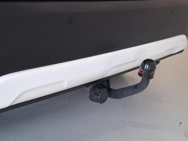 Toyota COROLLA Cross 2.0 Hybrid First Edition | PDC V+A | BSM | Trekhaak | Half-leder | Elektr. klep |