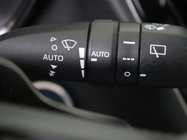 Toyota COROLLA Touring Sports 2.0 Hybrid Premium I Navigatie I Leder I Elektrisch Glazen Schuif/Kanteldak I Camera I JBL | Head-up | Elektrische achterklep | Dodehoekdetectie