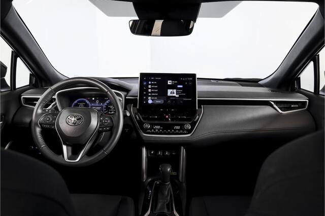 Toyota COROLLA Cross Hybrid 140 Style | Dig. Cockpit | Adapt. Cruise | Stoel+-Stuurverw. | Trekhaak | PDC | Camera | NAV+App. Connect | Elek. Klep | ECC | LM 18" |
