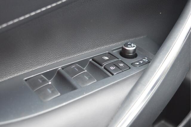 Toyota COROLLA Touring Sports 2.0 Hybrid Busn. Intro Nap / Virtual / Adapt. Cruise