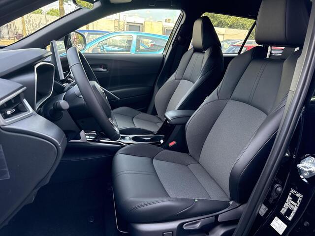 Toyota COROLLA Cross Hybrid 200 Style **NIEUWE AUTO/ DIRECT LEVERBAAR**