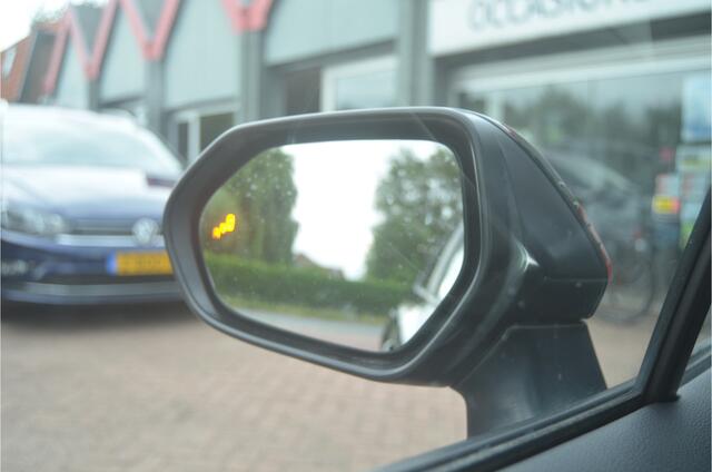 Toyota COROLLA Touring Sports stuur en stoelverwarm. 12 mnd gar. 1.8 Hybrid