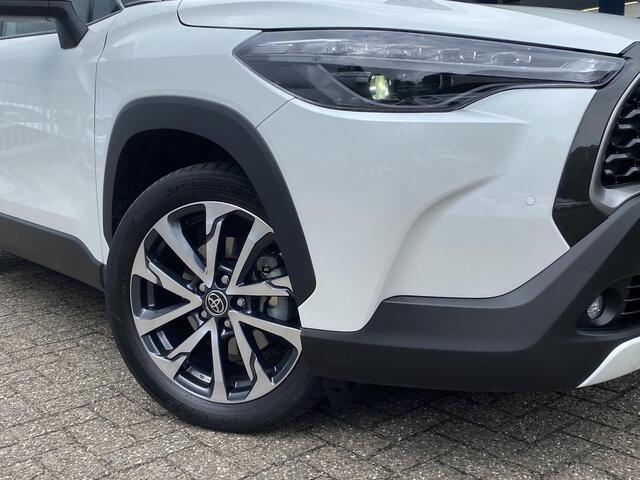 Toyota COROLLA Cross 2.0 High Power Hybrid First Edition / NL-Auto / 1-Ste Eigenaar / Dealer-Onderhouden / Automaat / Keyless / Half-Leder / LED / DAB / Apple-Carplay & Android-Auto / Navi / Camera / Stoelverwarming / Adaptieve Cruise-Control / Elektrische Achterklep / 