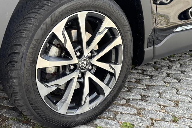 Toyota COROLLA Cross 2.0 High Power Hybrid First Edition Trekhaak, BSM, All season, Navi.