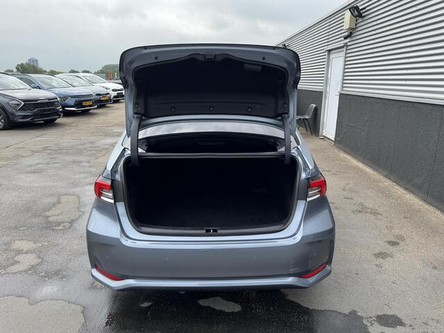 Toyota COROLLA 1.8 Hybrid Executive Zeer nette auto, navigatie, dodehoek detectie, camera, keyless, stoel- & stuurverwarming, adaptieve cruise control, draadloos telefoonladen