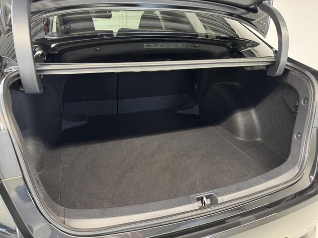 Toyota COROLLA Sedan 1.8 Hybrid Dynamic | NL-auto | Dealeronderhouden | Stoelverwarming | Cloud-navigatie |