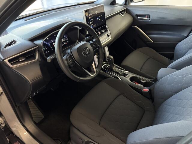 Toyota COROLLA Cross HYBRID 140 STYLE LED KEYLESS CARPLAY NAVI CAMERA STOEL/STUUR VERW. ELEK.KLEP ADAP CRUISE PDC 11/2024
