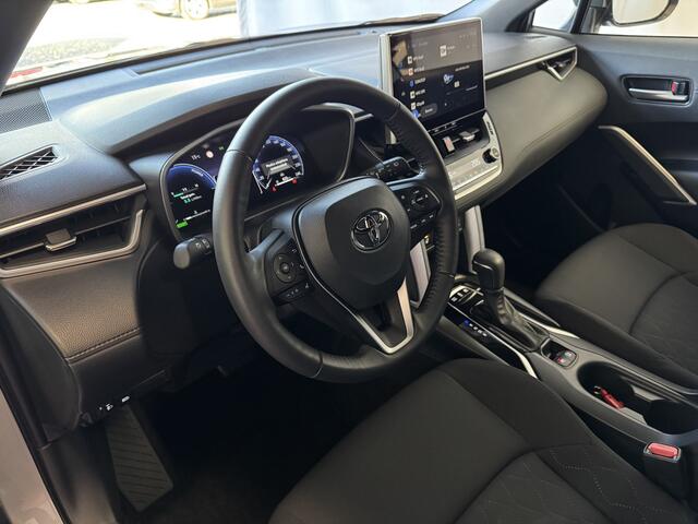 Toyota COROLLA Cross HYBRID 140 STYLE LED KEYLESS CARPLAY NAVI CAMERA STOEL/STUUR VERW. ELEK.KLEP ADAP CRUISE PDC 11/2024