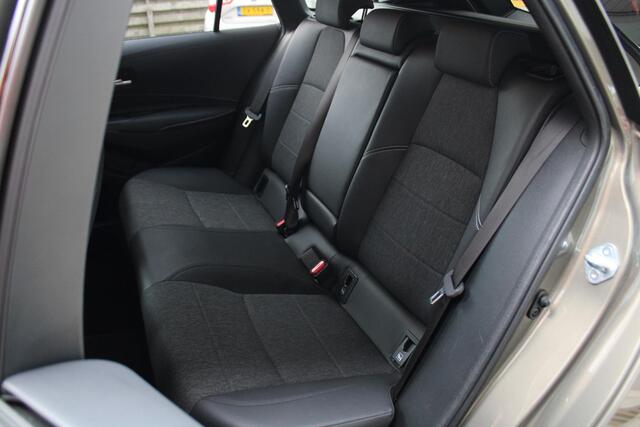 Toyota COROLLA Touring Sports 1.8 Hybrid Dynamic Achteruitrijcamera, Stoelverwarming, Cruise Control Adaptief, Draadloze Telefoonlader