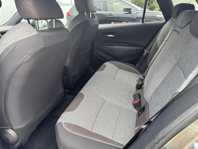 Toyota COROLLA Touring Sports 1.8 Hybrid Trek Dealer Onderhouden Trekhaak Apple Carplay Cruise Navi