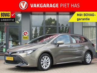 toyota-corolla-touring-sports-hybri