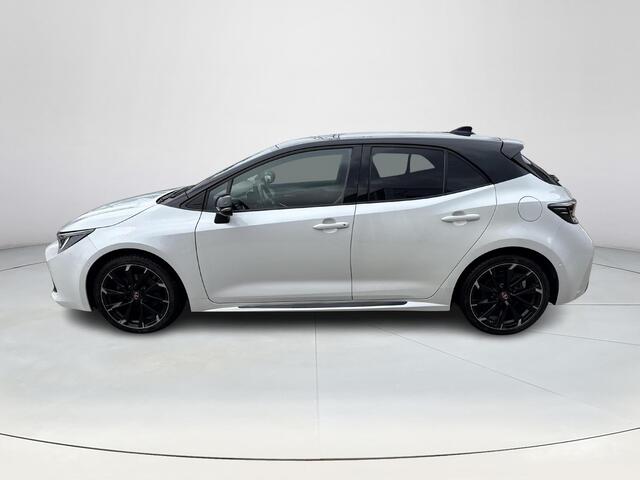 Toyota COROLLA Hybrid 180 GR Sport **DODEHOEK DETECTIE/ HEAD UP DISPLAY/ STOEL EN STUURWIELVERWARMING/ 36 MAANDEN GARANTIE**