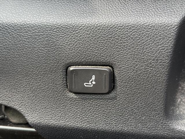 Toyota COROLLA Hybrid 180 GR Sport **DODEHOEK DETECTIE/ HEAD UP DISPLAY/ STOEL EN STUURWIELVERWARMING/ 36 MAANDEN GARANTIE**