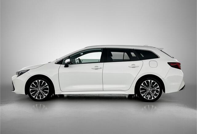 Toyota COROLLA Touring Sports 1.8 Hybrid First Edition | NL-Auto | Lichtmetalen Velgen | Stoelverwarming | Navigatie | Apple Carplay/ Android Auto |