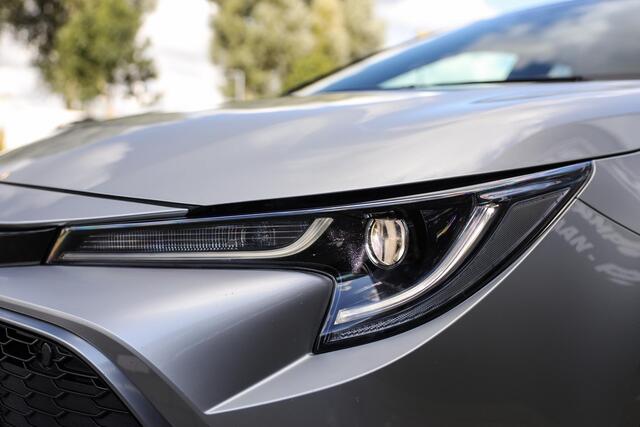 Toyota COROLLA Touring Sports 2.0 Hybrid GR-Sport + ? Sportstoelen ? JBL ? Head-Up