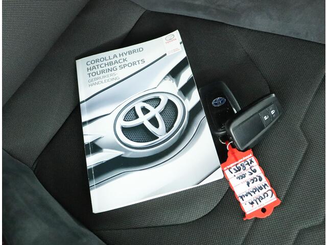 Toyota COROLLA 2.0 Hybrid Executive | Parkeer sensoren | Navigatie | Head-Up display |
