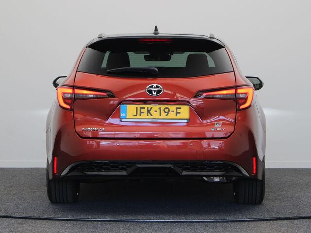 Toyota COROLLA Touring Sports Hybrid 180 GR Sport | Bi tone | Stuur, voorruit en stoelverwarming | Elektrische Achterklep | Adaptieve Cruise Control |