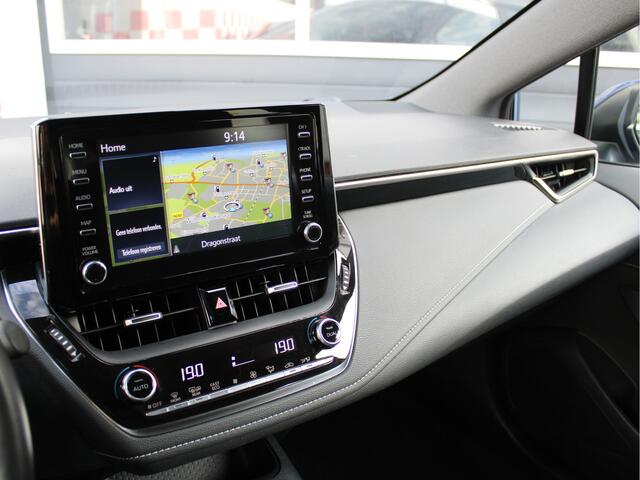 Toyota COROLLA Touring Sports 1.8 Hybrid First Edition /NAVI/PDC/Trekhaak/Regensensor/Camera/Apple carplay/DAB+/ACC/17'LM/NAP! 1e eig!