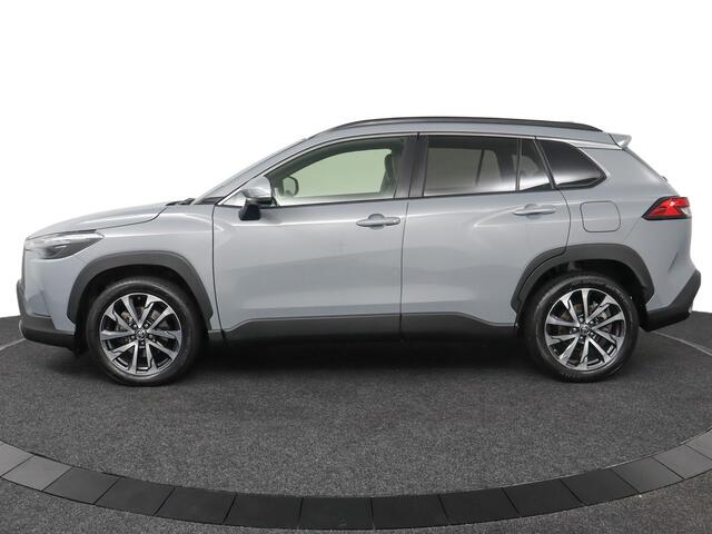 Toyota COROLLA Cross Hybrid 140 Style | Trekhaak | Parkeersensoren | Apple Carplay/Android Auto | Elektrische achterklep | Half leer | Stoelverwarming |