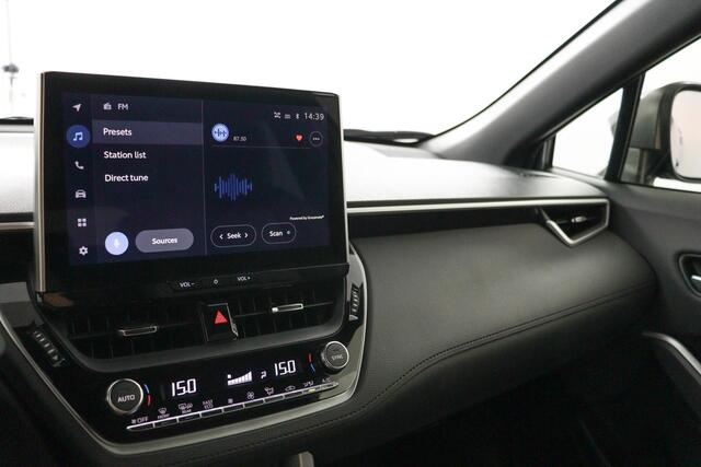 Toyota COROLLA Cross Hybrid 140 Style | Trekhaak | Parkeersensoren | Apple Carplay/Android Auto | Elektrische achterklep | Half leer | Stoelverwarming |
