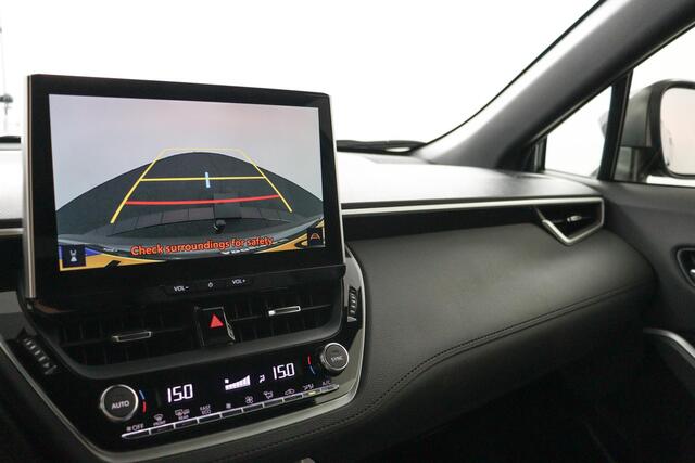 Toyota COROLLA Cross Hybrid 140 Style | Trekhaak | Parkeersensoren | Apple Carplay/Android Auto | Elektrische achterklep | Half leer | Stoelverwarming |