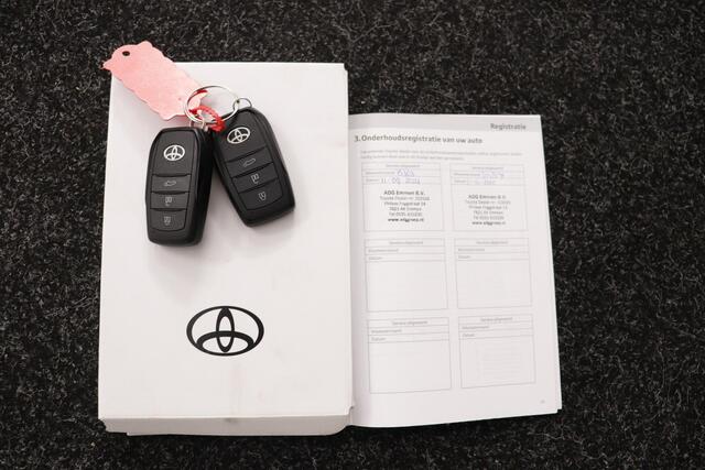 Toyota COROLLA Cross Hybrid 140 Style | Trekhaak | Parkeersensoren | Apple Carplay/Android Auto | Elektrische achterklep | Half leer | Stoelverwarming |