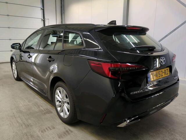 Toyota COROLLA Touring Sports 1.8 Hybrid 90kW Auto. Active Navigatie Apple Carplay/Android Auto Camera Parkeersensoren Adaptive Cruise Control Full Led Climate Control Lichtmetalen velgen