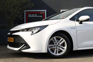 toyota-corolla-touring-sports-1.8-h
